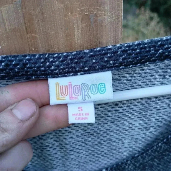 Short sleeve black and white scoop neck Lula Roe size small T-shirt - Picture 4 of 4